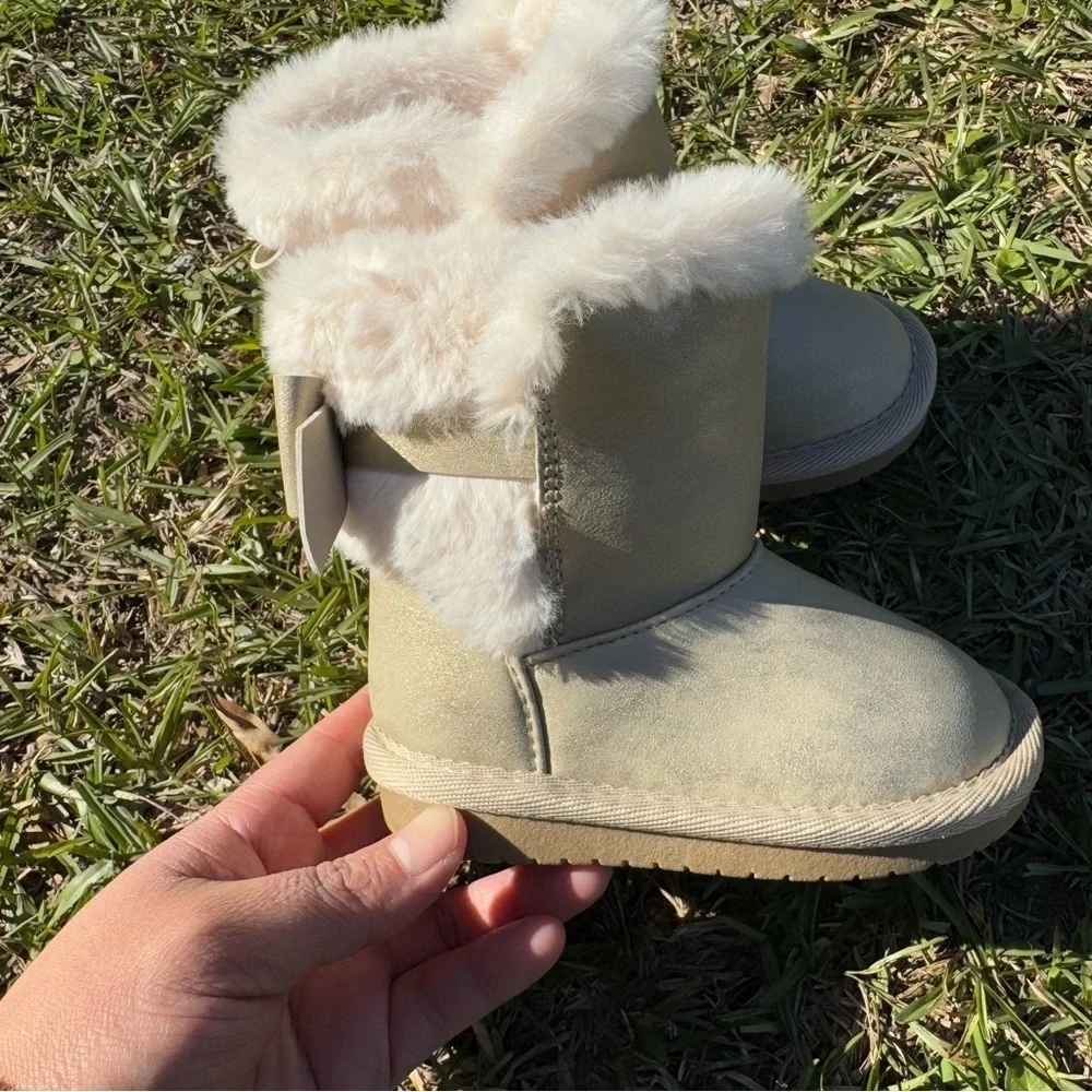 The Children’s Place Toddler Girls Boots‎ Size 5 Beige Faux Fur Bow Winter NWOT
